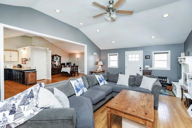 10 Richard Court, Raymond, NH 03077