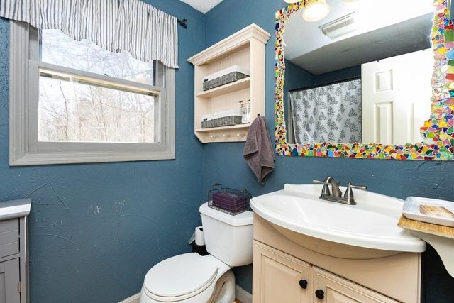 10 Richard Court, Raymond, NH 03077