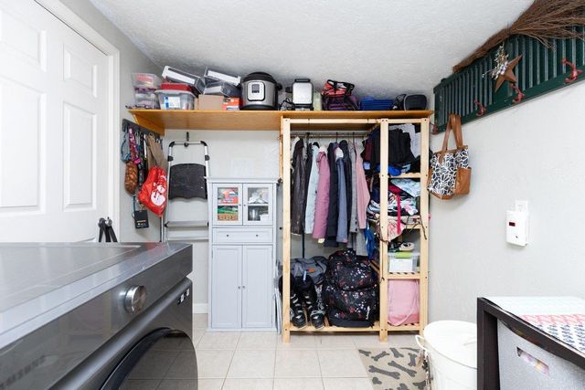 10 Richard Court, Raymond, NH 03077