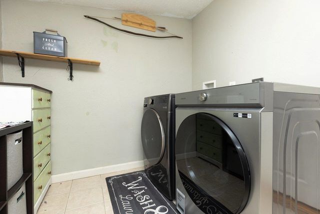 10 Richard Court, Raymond, NH 03077