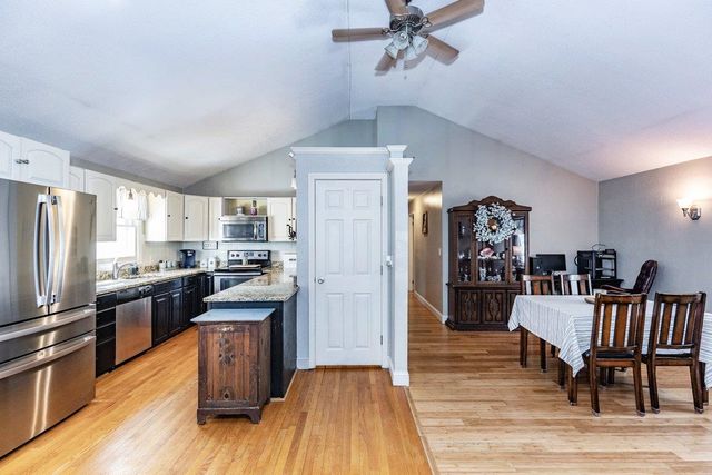 10 Richard Court, Raymond, NH 03077