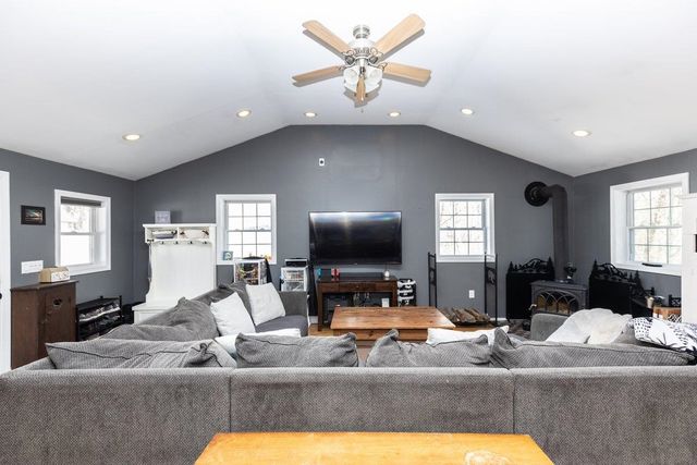 10 Richard Court, Raymond, NH 03077