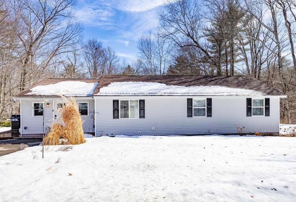 10 Richard Court, Raymond, NH 03077