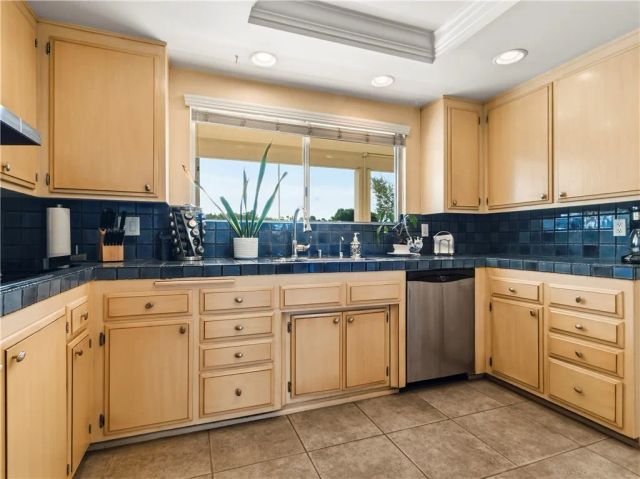 16445 Roca Drive, San Diego, CA 92128