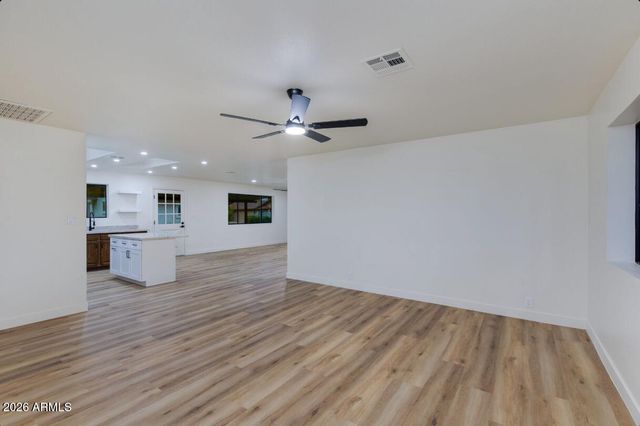 7101 N Perryville Road, Waddell, AZ 85355