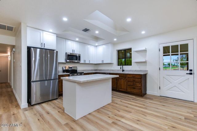 7101 N Perryville Road, Waddell, AZ 85355