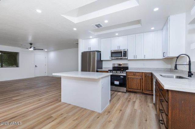 7101 N Perryville Road, Waddell, AZ 85355