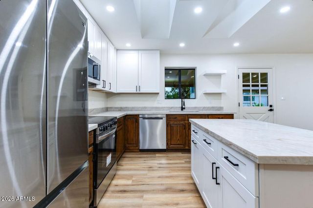 7101 N Perryville Road, Waddell, AZ 85355