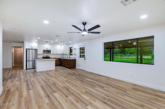 7101 N Perryville Road, Waddell, AZ 85355