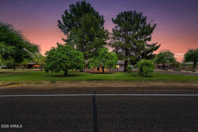 7101 N Perryville Road, Waddell, AZ 85355