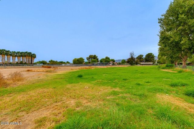 7101 N Perryville Road, Waddell, AZ 85355
