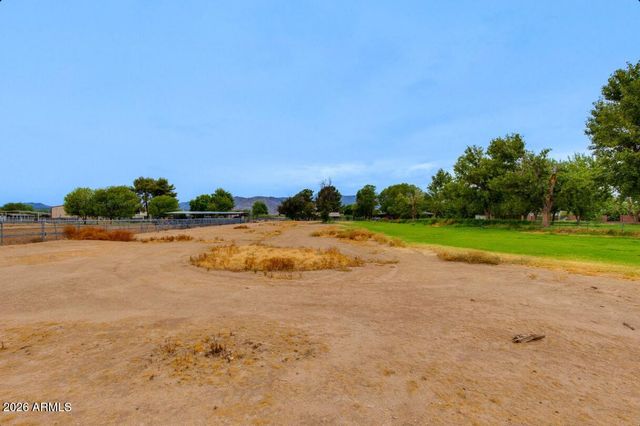 7101 N Perryville Road, Waddell, AZ 85355