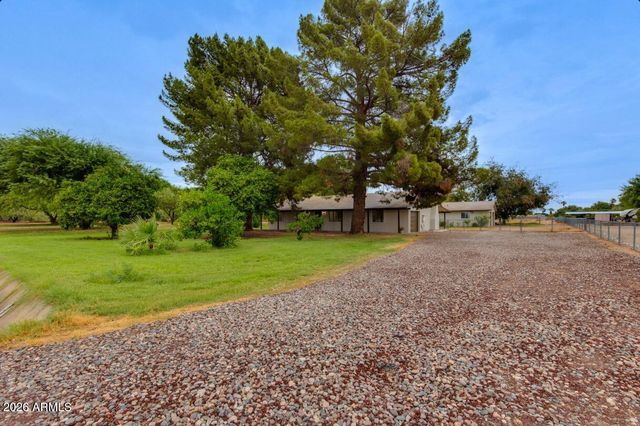 7101 N Perryville Road, Waddell, AZ 85355