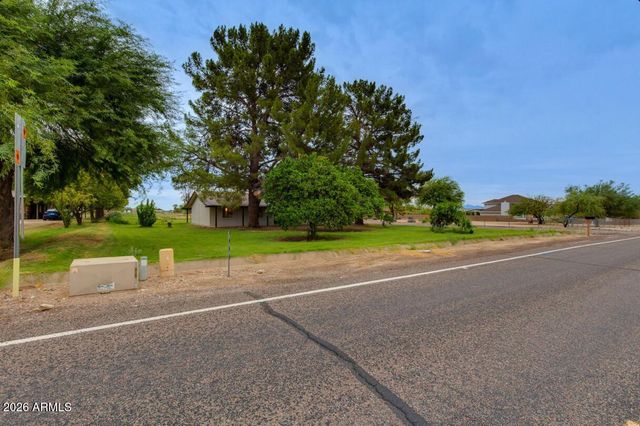 7101 N Perryville Road, Waddell, AZ 85355