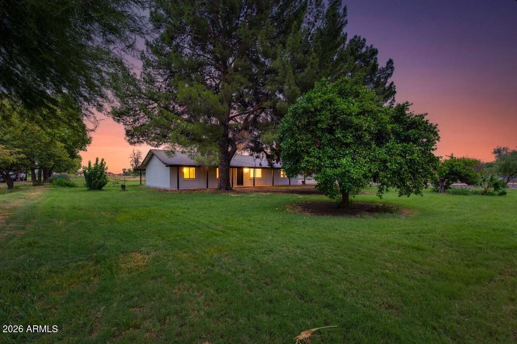7101 N Perryville Road, Waddell, AZ 85355 — exterior