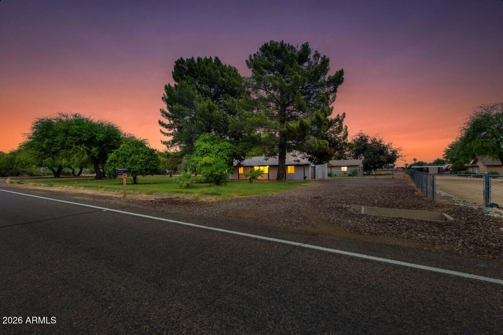 7101 N Perryville Road, Waddell, AZ 85355 — photo 2