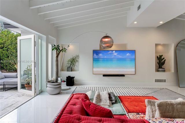 7501 W Adventure Ave, North Bay Village, FL 33141