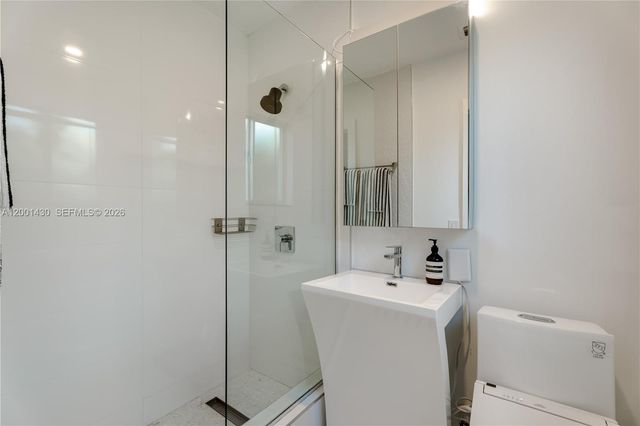 7501 W Adventure Ave, North Bay Village, FL 33141