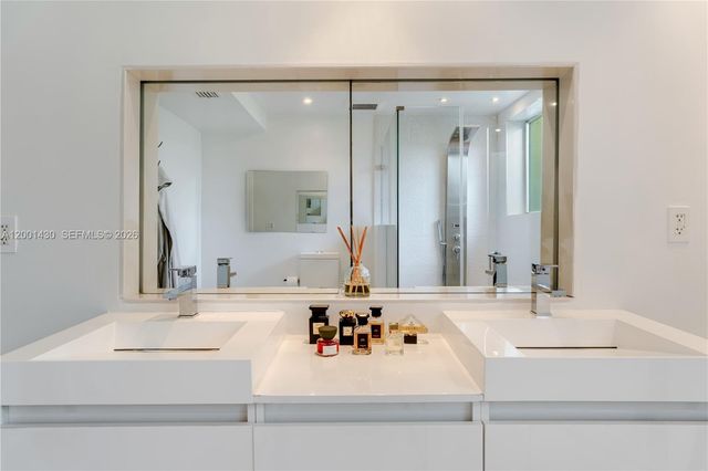 7501 W Adventure Ave, North Bay Village, FL 33141