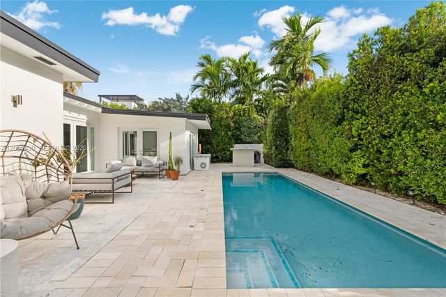 7501 W Adventure Ave, North Bay Village, FL 33141