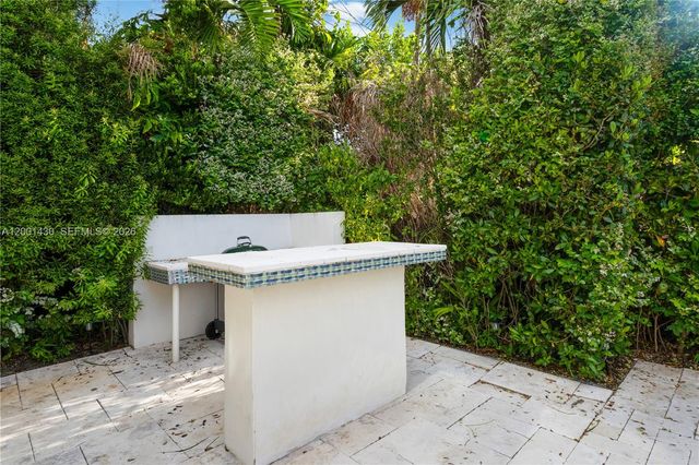 7501 W Adventure Ave, North Bay Village, FL 33141