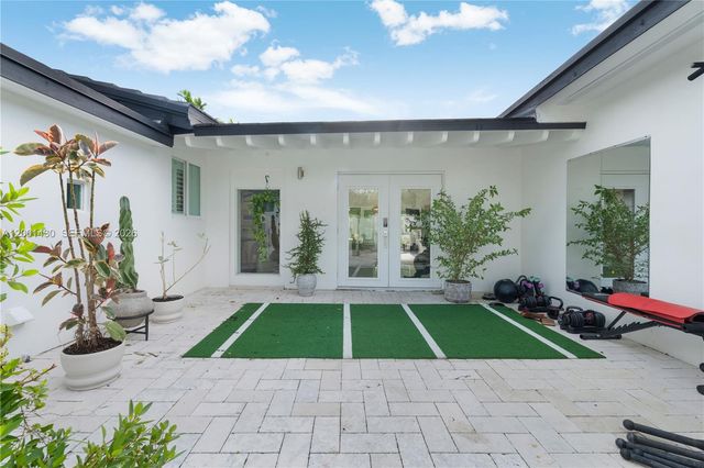 7501 W Adventure Ave, North Bay Village, FL 33141