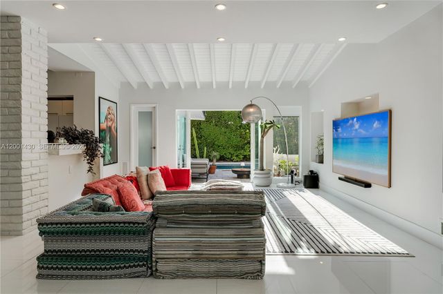 7501 W Adventure Ave, North Bay Village, FL 33141