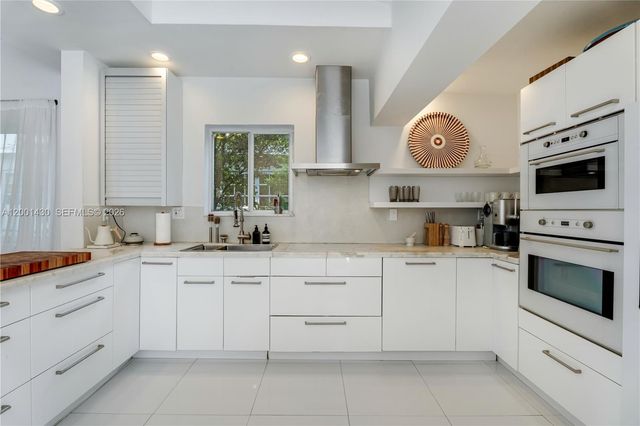 7501 W Adventure Ave, North Bay Village, FL 33141