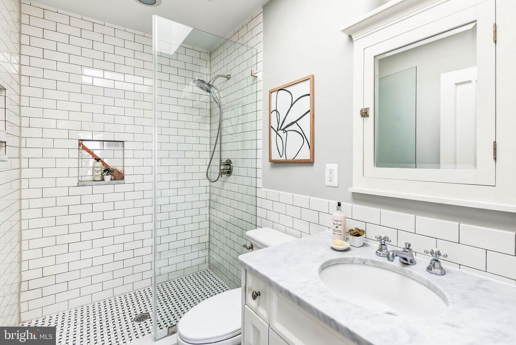 1337 EMERALD ST NE, Washington, DC 20002