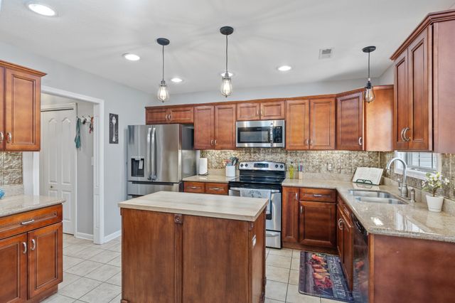1386 Bruceton Dr, Clarksville, TN 37042