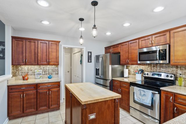1386 Bruceton Dr, Clarksville, TN 37042