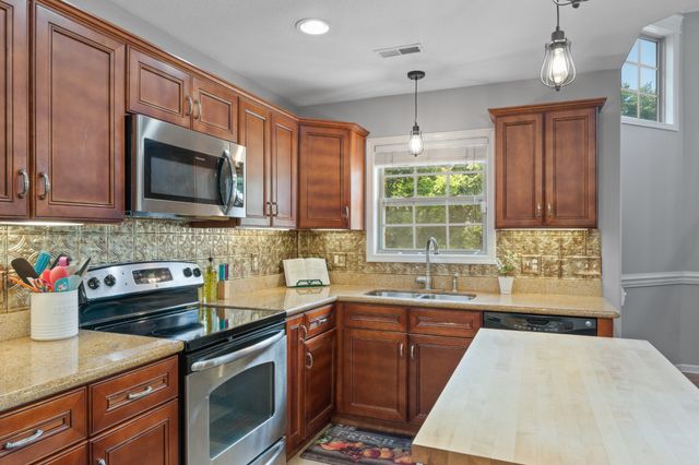 1386 Bruceton Dr, Clarksville, TN 37042
