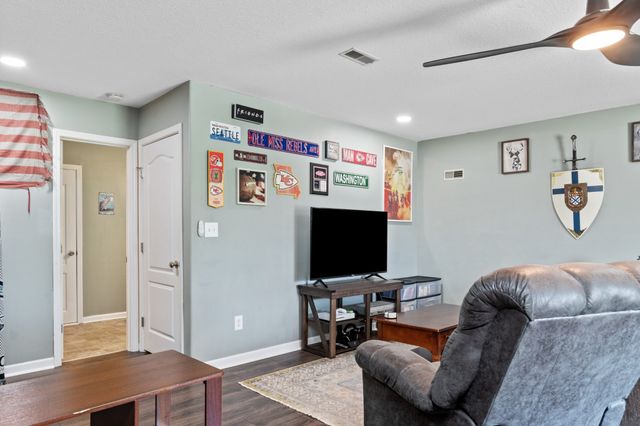1386 Bruceton Dr, Clarksville, TN 37042