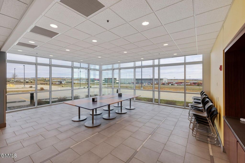 805 48th Avenue W, Williston, ND 58801 photo 10