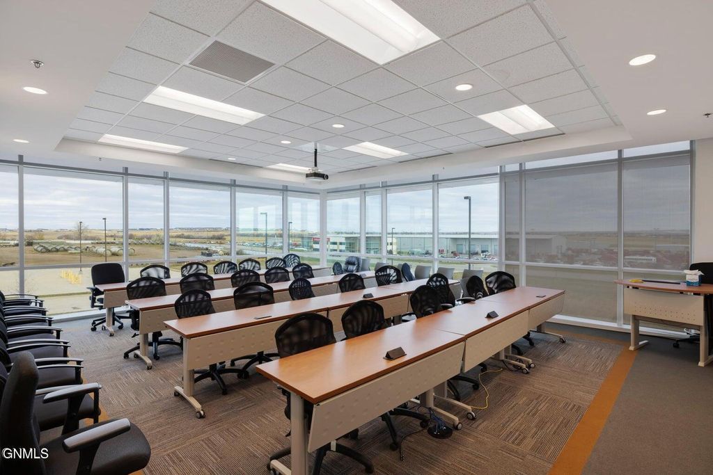 805 48th Avenue W, Williston, ND 58801 photo 7