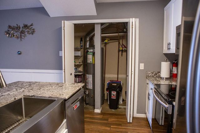 2556 Lockwood Drive 59, Mendota Heights, MN 55120