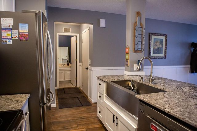 2556 Lockwood Drive 59, Mendota Heights, MN 55120