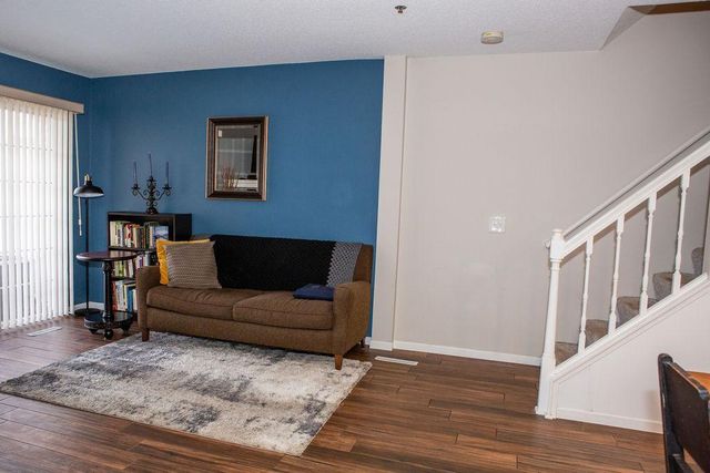 2556 Lockwood Drive 59, Mendota Heights, MN 55120