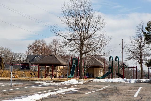 2556 Lockwood Drive 59, Mendota Heights, MN 55120