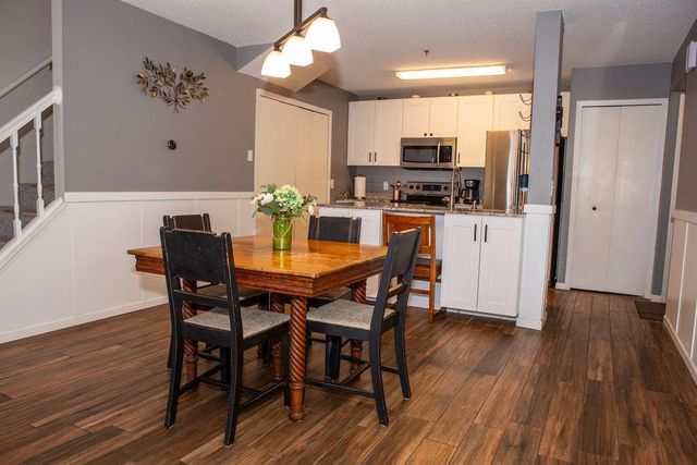 2556 Lockwood Drive 59, Mendota Heights, MN 55120