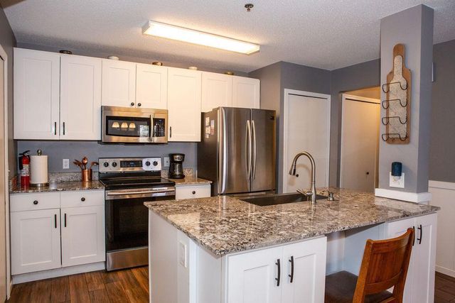 2556 Lockwood Drive 59, Mendota Heights, MN 55120