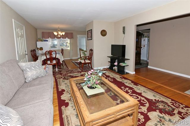 3365 Brunswick Drive, Florissant, MO 63033