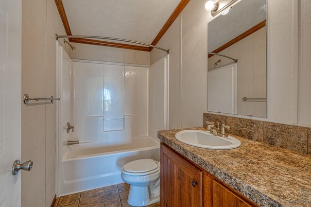 8 Capital Road, Edgewood, NM 87015