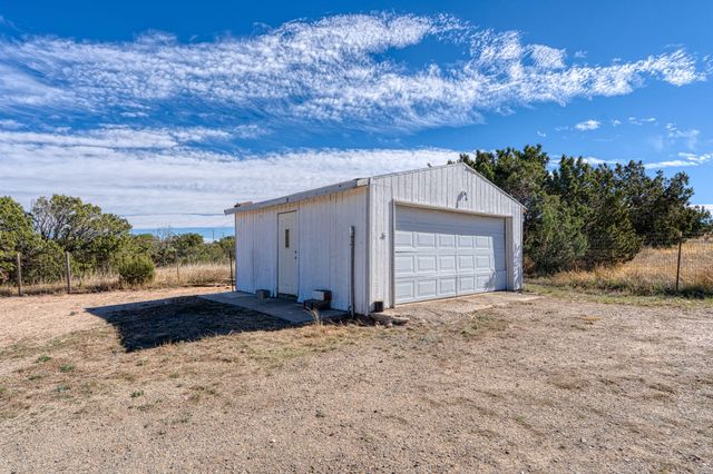 8 Capital Road, Edgewood, NM 87015