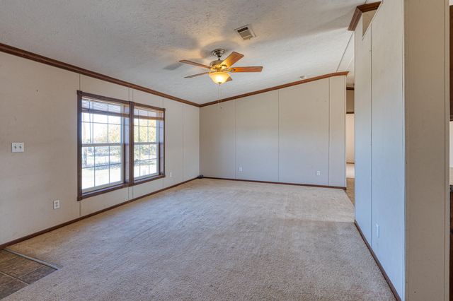 8 Capital Road, Edgewood, NM 87015