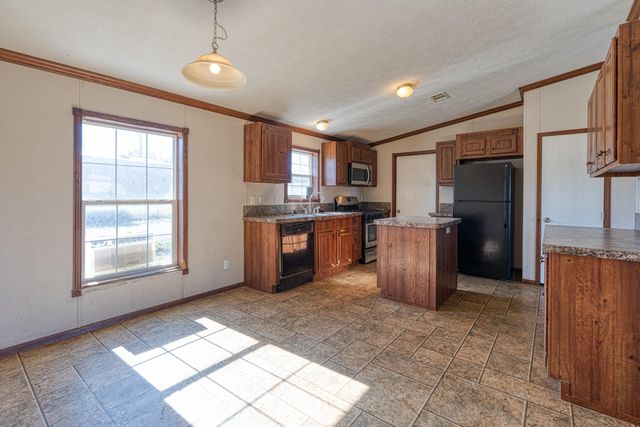 8 Capital Road, Edgewood, NM 87015