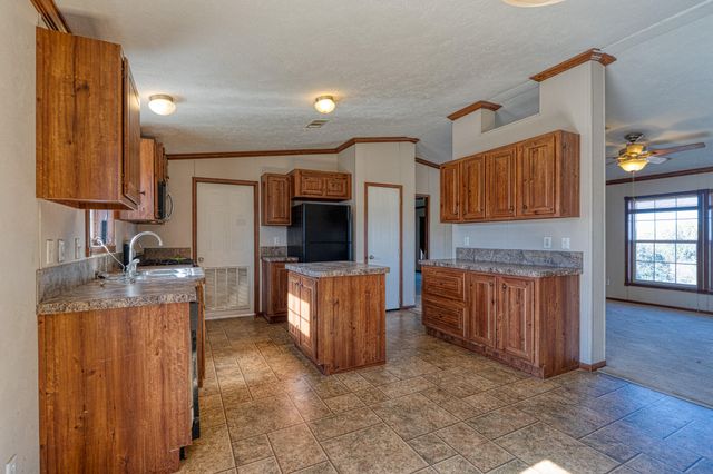 8 Capital Road, Edgewood, NM 87015