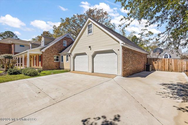 1618 Pear Orchard Place, Jackson, MS 39211