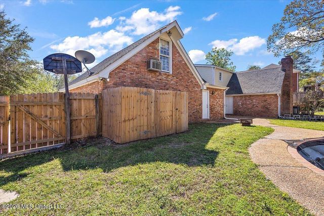 1618 Pear Orchard Place, Jackson, MS 39211