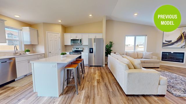 2321 23rd Ave NW, Minot, ND 58703